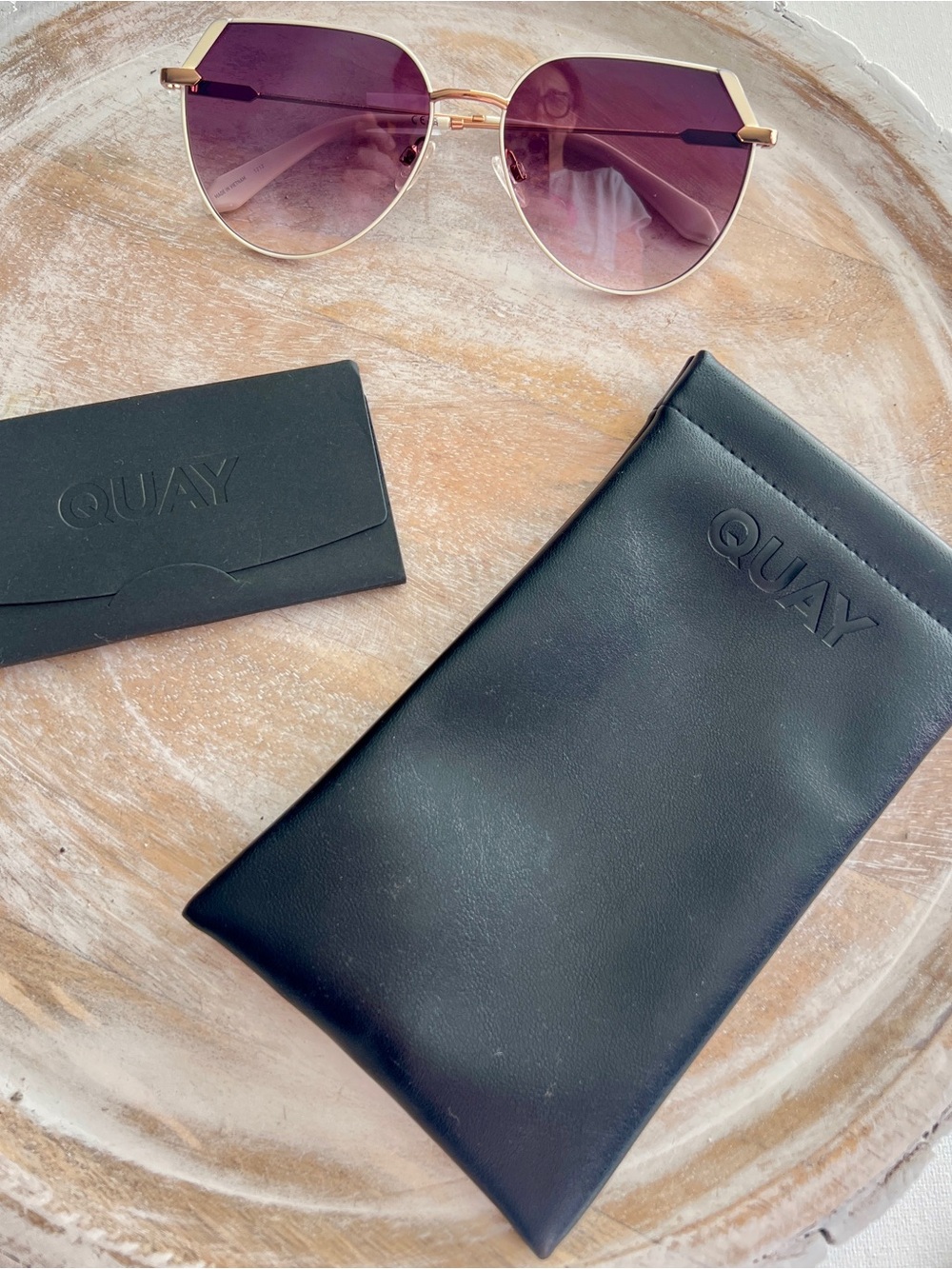 🆕 Quay Main Character White/Gold Sunglasses (paperwork, case, cleaning rag) - Picture 4 of 17